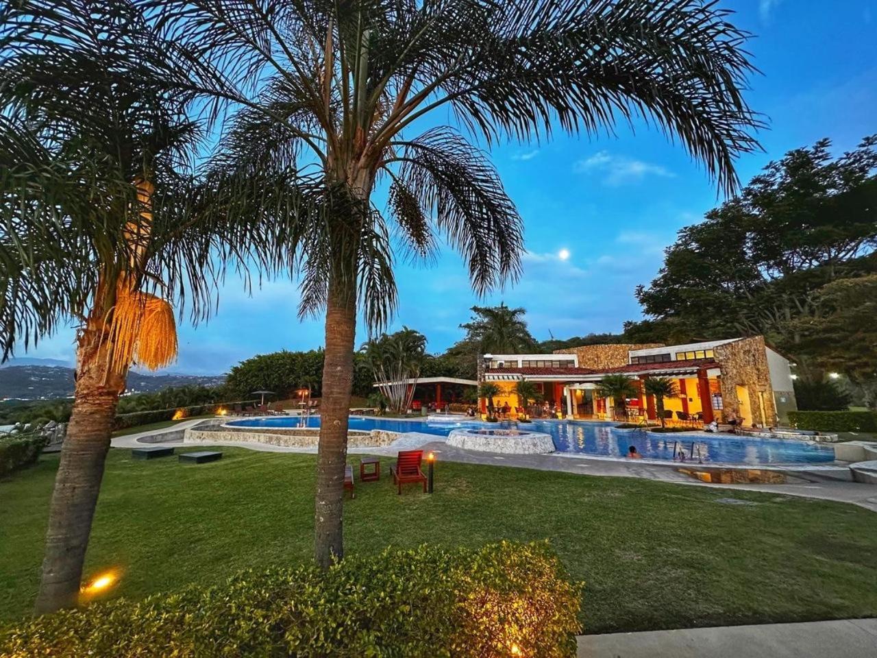 Cr Mariposa Rentals Comfortable Penthouse, Ac, Pool, Gym, Tennis Санта-Ана Экстерьер фото